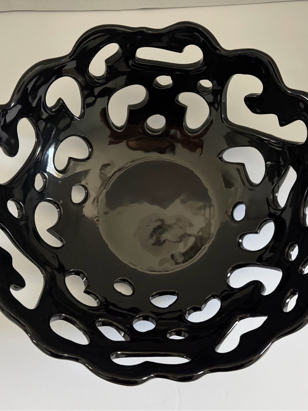 Chef Gordon Ramsay Sign. Series Cut Out Bowl / Bread- Fruit / Black 10" x3.75"H - Picture 2 of 8
